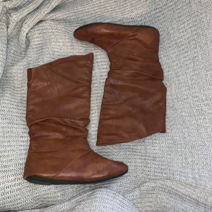 Size 7 brown boots in great condition